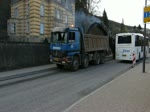 Stassenbauarbeiten. Abfrsen des Stassenbelages bei laufendem Verkehr auf einer Verkehrreichen Strae in Wiltz am 11.04.2012