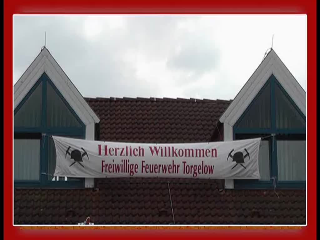 Bevor das  Floriansfest der Freiwilligen Feuerwehr Torgelow begann nahmen mehrere G 5-TLF Aufstellung um  Jumbo  zum 60.  zu gratulieren. Zum Abschluss dieses Feiertages  gab es wie in jedem Jahr ein Hhenfeuerwerk. - 31.08.2013
