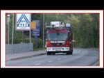 Die Freiwillige Feuerwehr der Stadt Torgelow ist mit zwei Einsatzfahrzeugen ausgerückt und übt einen Einsatz im 
leer stehenden Gebäude. - 13.08.2013