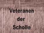 (Video 1 von 2. Teil 1.) Hier taucht man ein in die Welt der Veteranen der Scholle. Am 09./10. August 2014 trafen sich im MAFZ (Märkisches Ausstellungs- und Freizeitzentrum) in Paaren/Glien (Brandenburg) Fans alter Landmaschinen und bäuerlicher Bodenbearbeitung. Es wurde von der Halmernte über die Strohgewinnung bis zur Bodenbereitung die Arbeit des Landwirts demonstriert. Und wer es urig und gewaltig liebt: Hier dreht der Lanz Bulldog und der K700 A seine Runden. (Musik aus Soundmaker, MAGIX Video deluxe. Landkarte:OpenStreetMap Deutschland). Video:Paaren/Glien (Brandenburg), 09.08.2014 