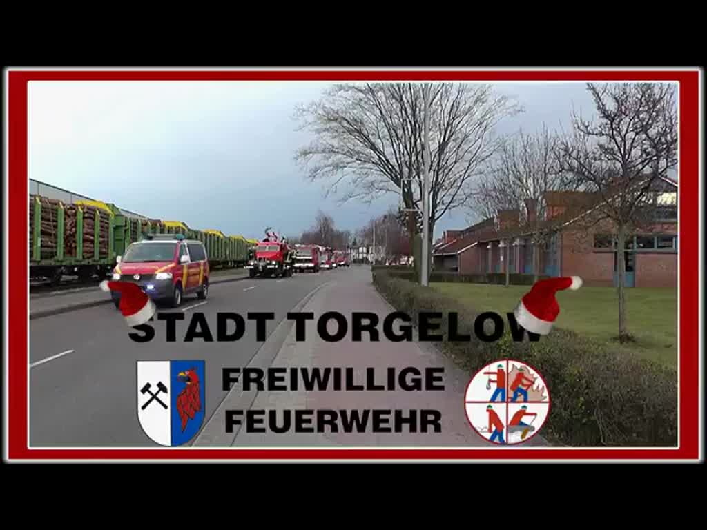 Zu Heiligabend findet die traditionelle Fahrt der Freiwillige Feuerwehr Torgelow statt. An diesem Tag fahren die Kameraden der FFW mit ihren Einsatzfahrzeugen und den Oldtimer IFA G5 TLF (JUMBO)  mit den Weihnachtsmann durch die Stadt. Dies ist ein zusammenschnitt meiner Video’s aus den Jahren 2013 bis 2016. - Frohe Festtage.

